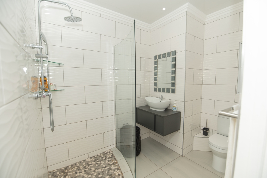 6 Bedroom Property for Sale in Beachview Eastern Cape